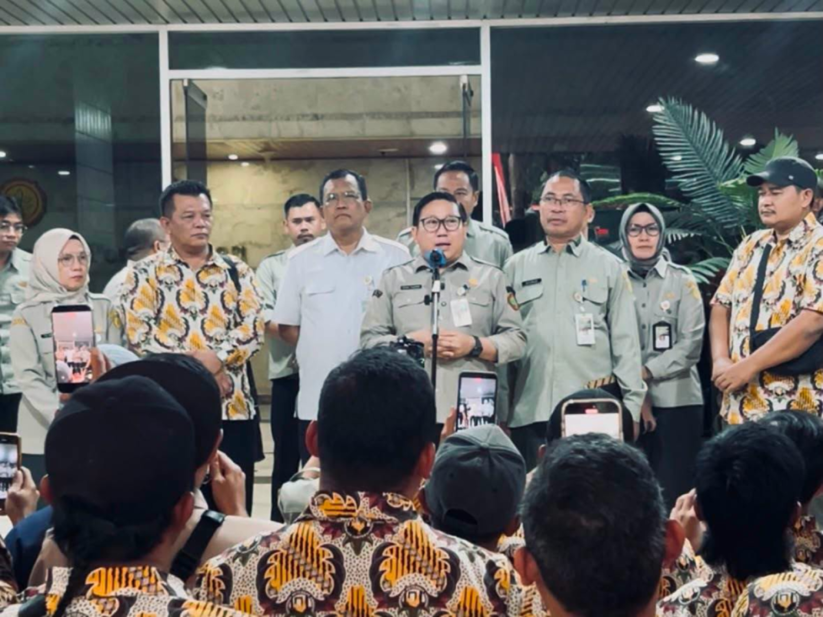 Peternak Angkat Jempol  Mentan Amran Tahan Kenaikan Harga Pakan, Genjot Penyerapan Telur